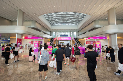2025汇展雅昌·秋交会今日在杭州大会展中心盛大开幕，开启空间美学产业新征程